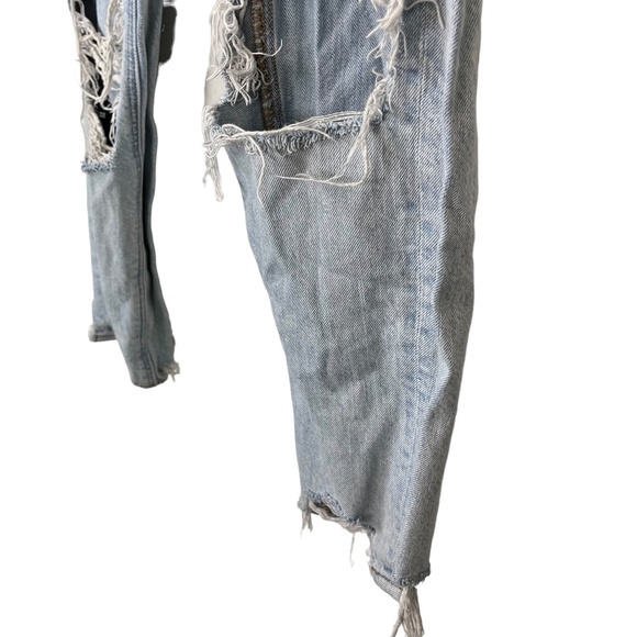 AMERICAN EAGLE MOM JEAN Comfort Stretch Waistband Light Wash Distressed Jeans 2 - Picture 10 of 16